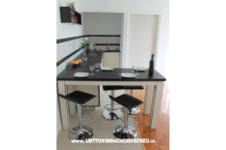 Apartments Juricev 100m to the beach – photo 8