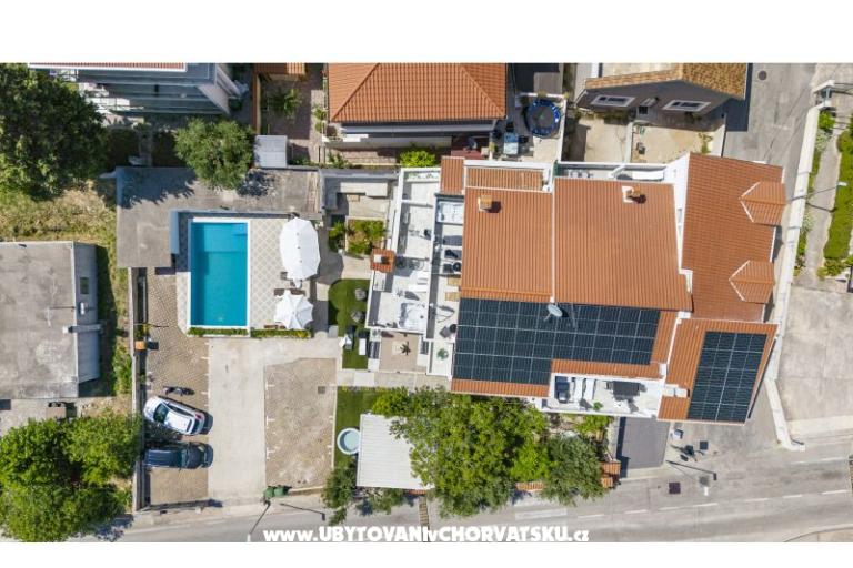 Vila s bazenom i jacuzzijima – photo 10