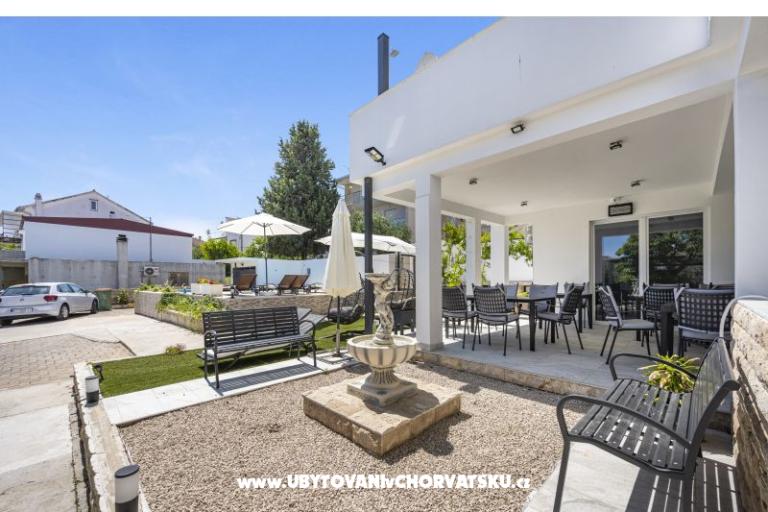 Vila s bazenom i jacuzzijima – photo 5
