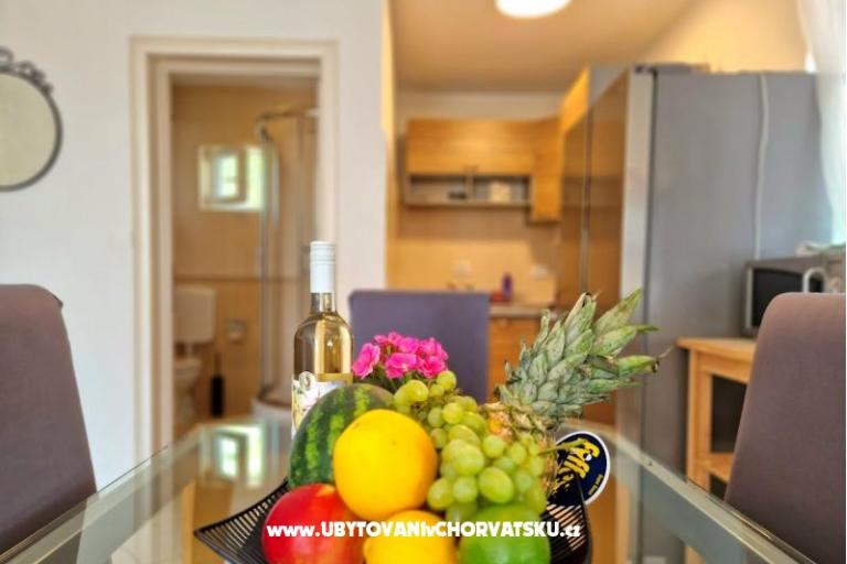 Apartments Tena,  prvi red do mora – photo 2