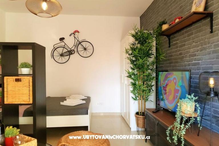 Apartments Tena,  prvi red do mora – photo 26