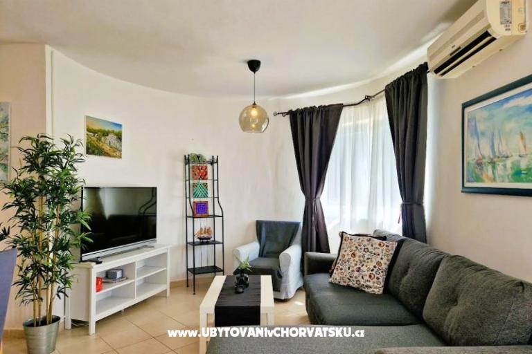 Apartments Tena,  prvi red do mora – photo 31