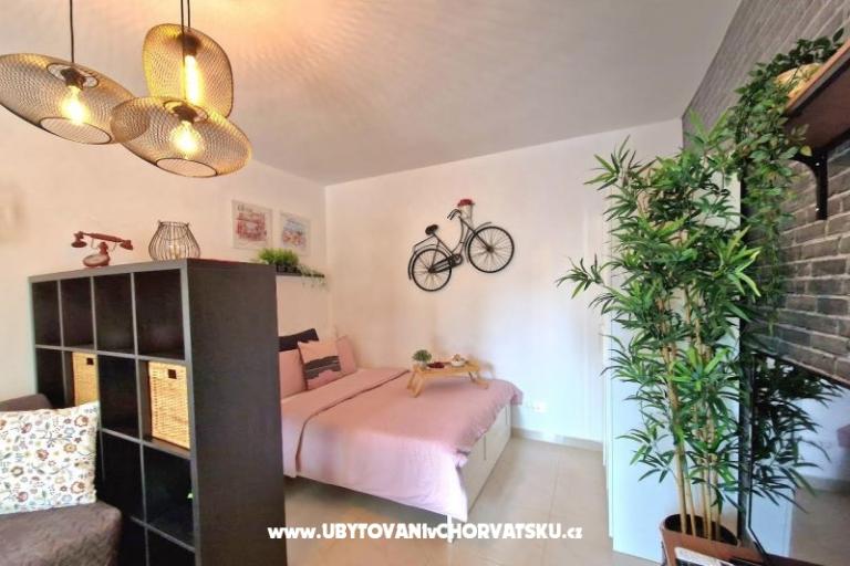 Apartments Tena,  prvi red do mora – photo 41