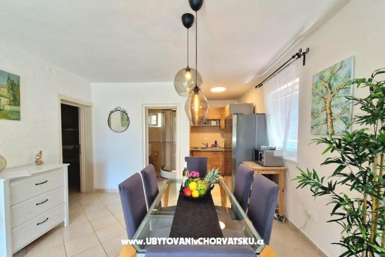 Apartments Tena,  prvi red do mora – photo 9