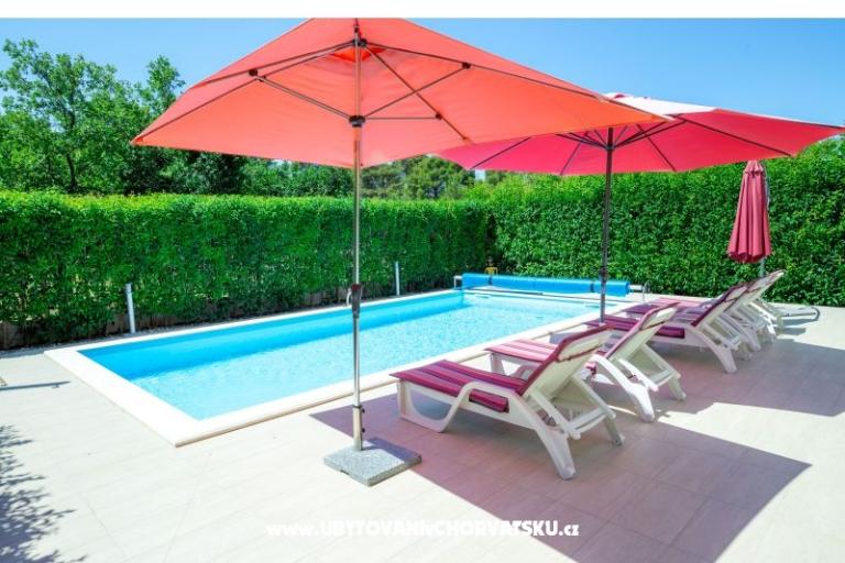 Apartment with pool ViGo – photo 3